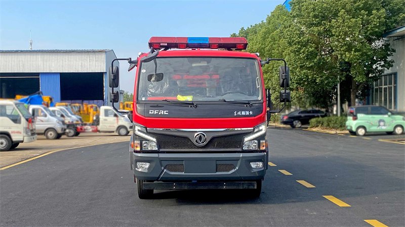 🚒 消防车大揭秘：城市里的"红色守护神"到底有多硬核？